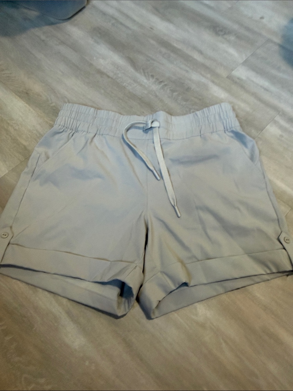 Three Sixty Six cuffed shorts size 8